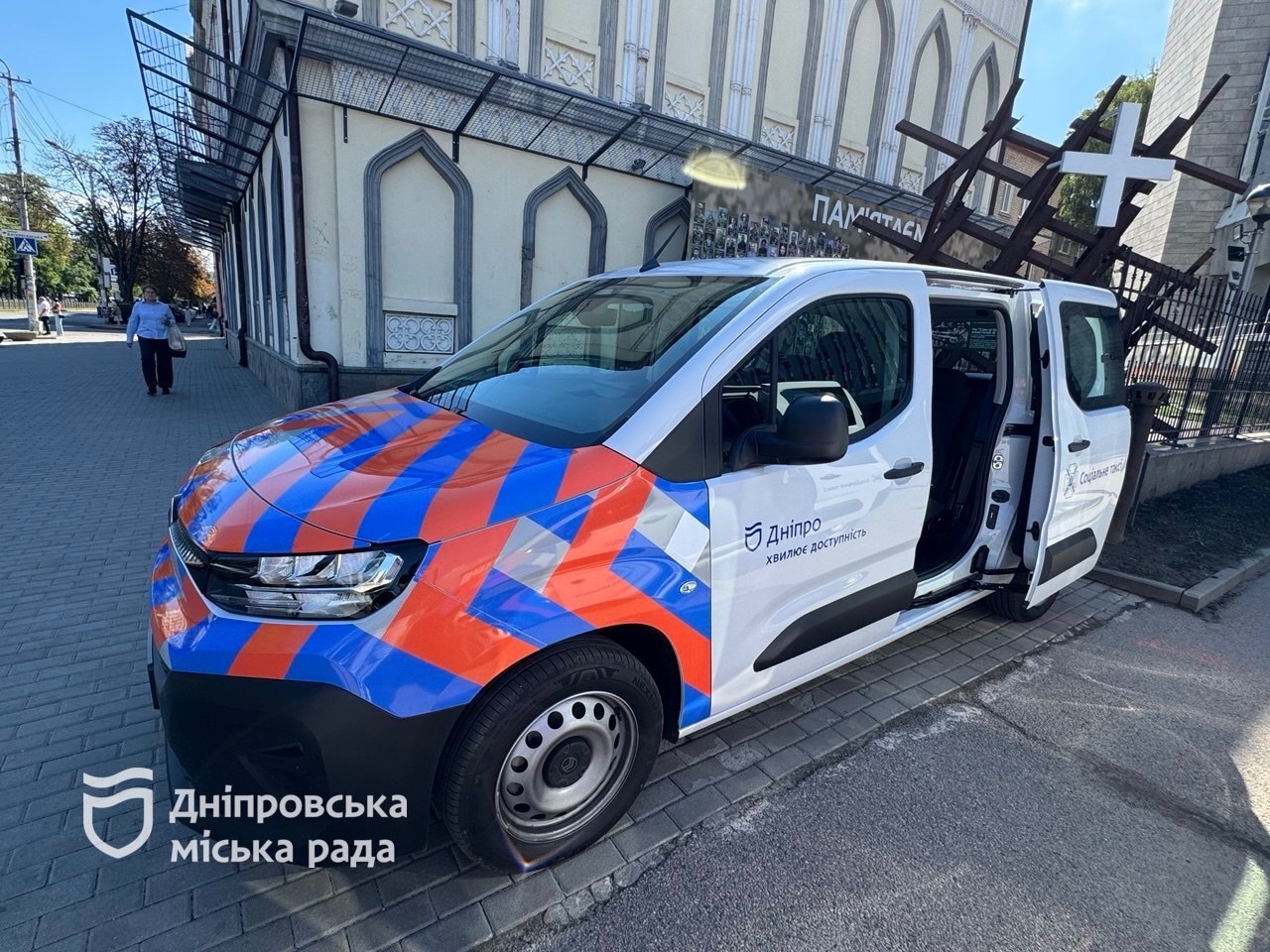 Більше можливостей для безбар’єрного пересування: у Дніпрі два нові авто «Соціального таксі» допомагатимуть ветеранам з інвалідністю - 18.09.2026