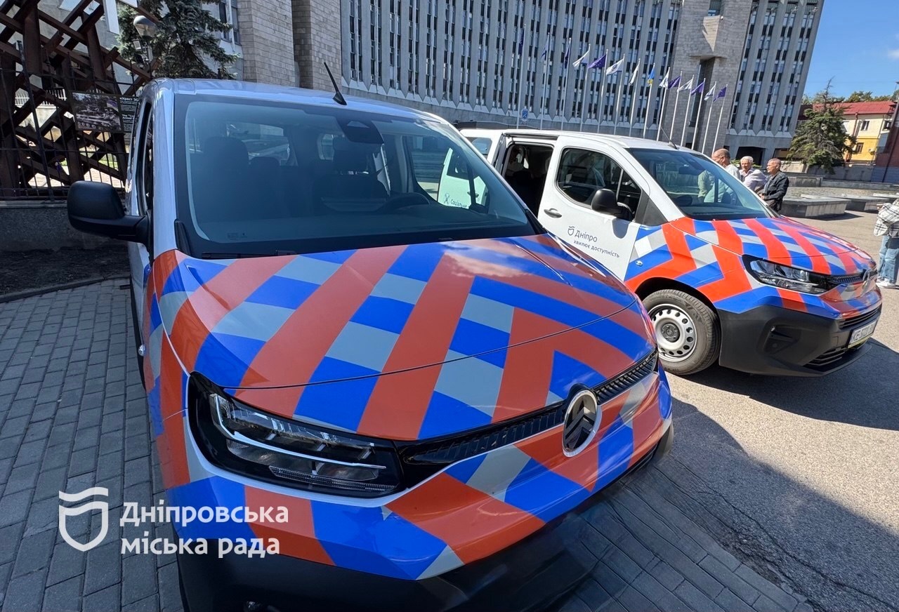 Більше можливостей для безбар’єрного пересування: у Дніпрі два нові авто «Соціального таксі» допомагатимуть ветеранам з інвалідністю - 18.09.2026
