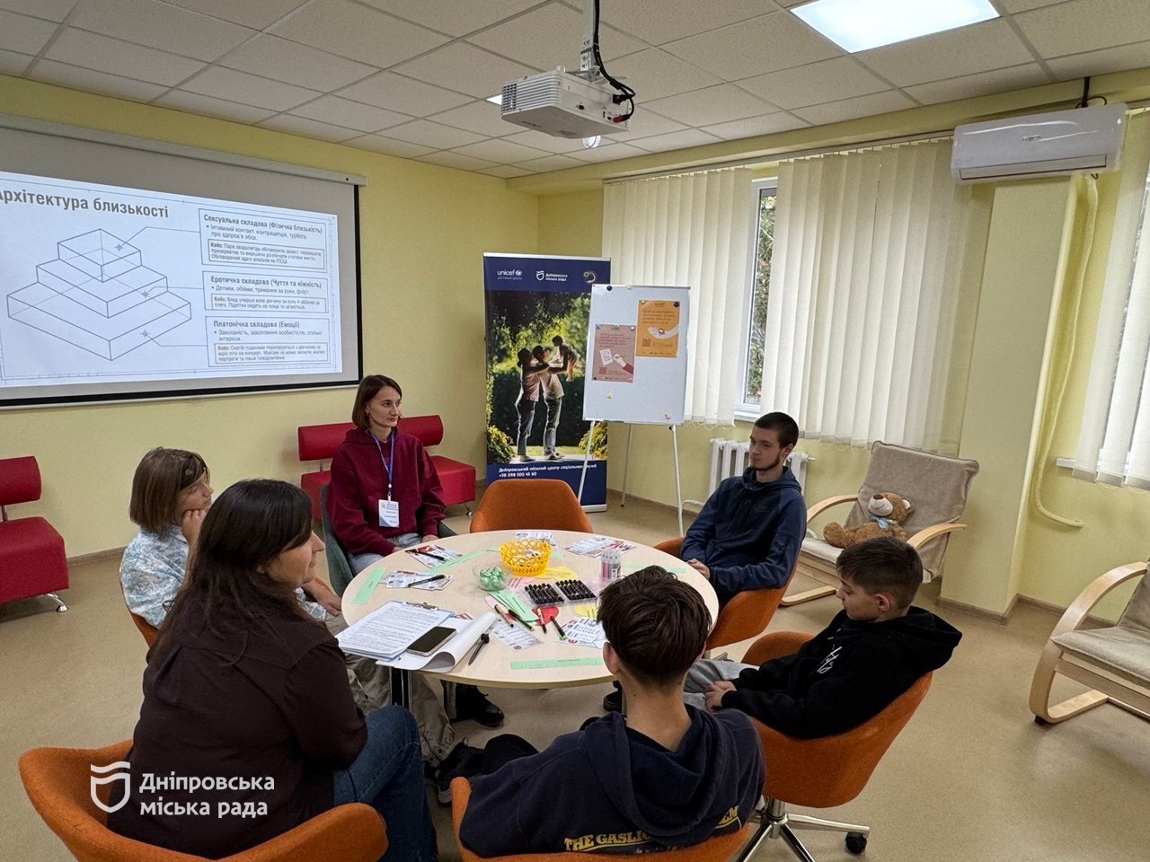 «Такі зустрічі завжди цікаві, адже щоразу фахівці готують різні теми та формати роботи», — дніпрянка про відвідування міського центру соціальних служб - 22.09.2026