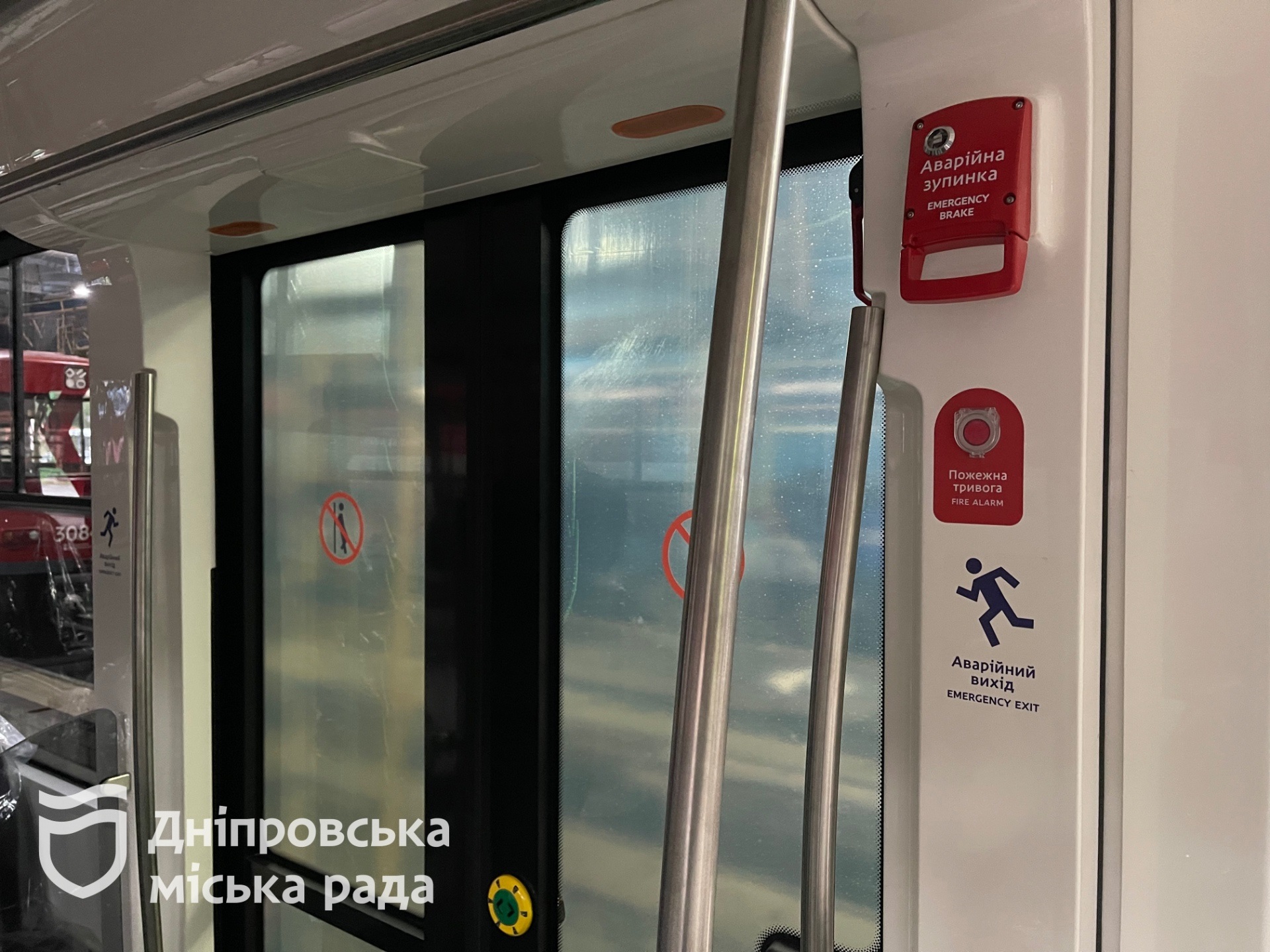 Обладнаний пандусом, табло та аудіооповіщенням. П’ятий низькопідлоговий трамвай у Дніпрі готують до виходу на маршрут № 1 - 23.09.2026