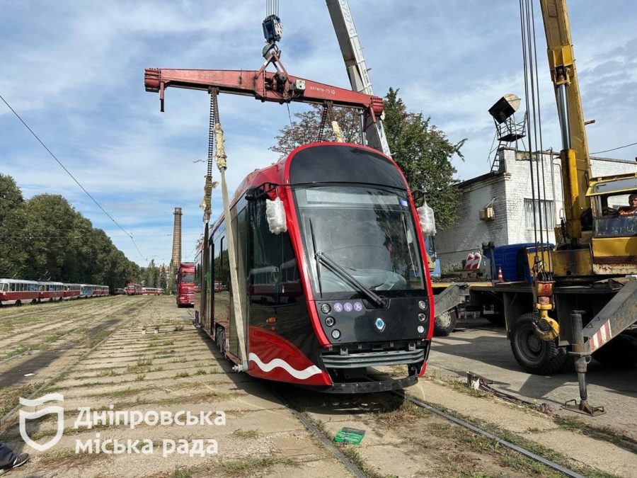 Обладнаний пандусом, табло та аудіооповіщенням. П’ятий низькопідлоговий трамвай у Дніпрі готують до виходу на маршрут № 1 - 23.09.2026