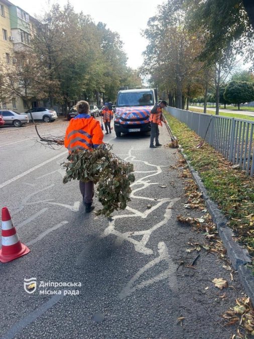 Уже півтори доби героїчні комунальники Дніпра ліквідовують наслідки негоди - 25.09.2026