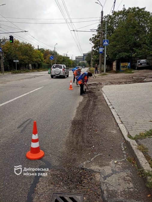 Уже півтори доби героїчні комунальники Дніпра ліквідовують наслідки негоди - 25.09.2026