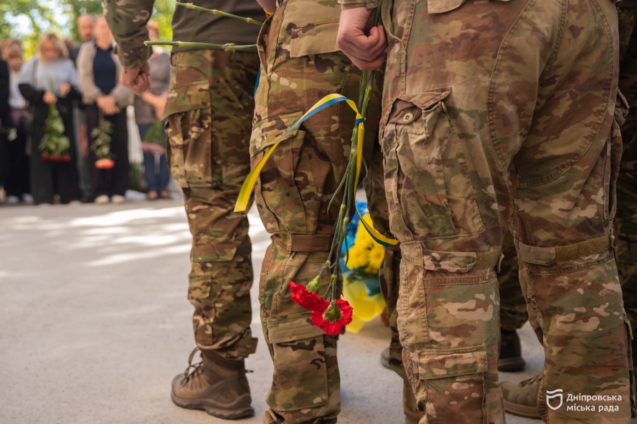 У Дніпрі на фасаді гімназії № 20 відкрили меморіальну дошку загиблому захиснику Володимиру Кисілевичу - 25.09.2026