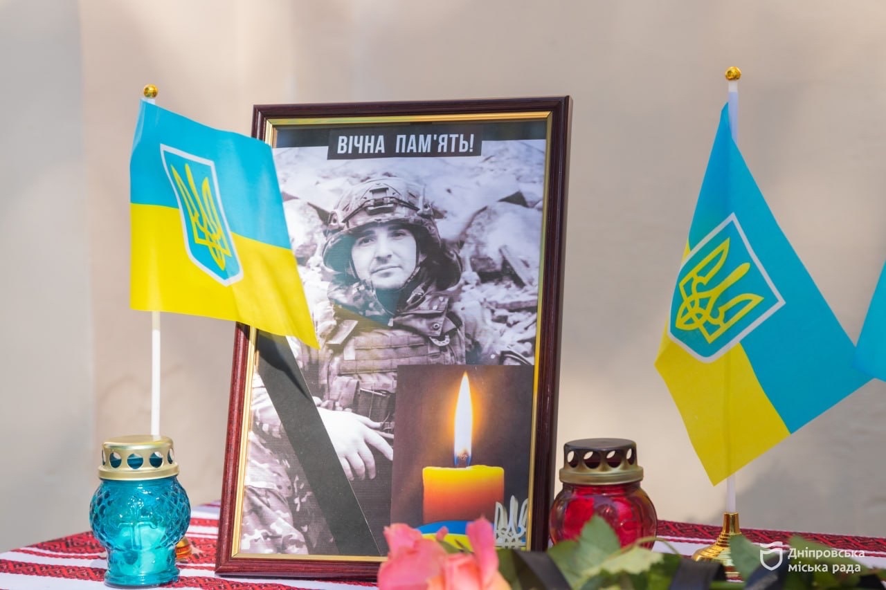 У Дніпрі на фасаді гімназії № 20 відкрили меморіальну дошку загиблому захиснику Володимиру Кисілевичу - 25.09.2026