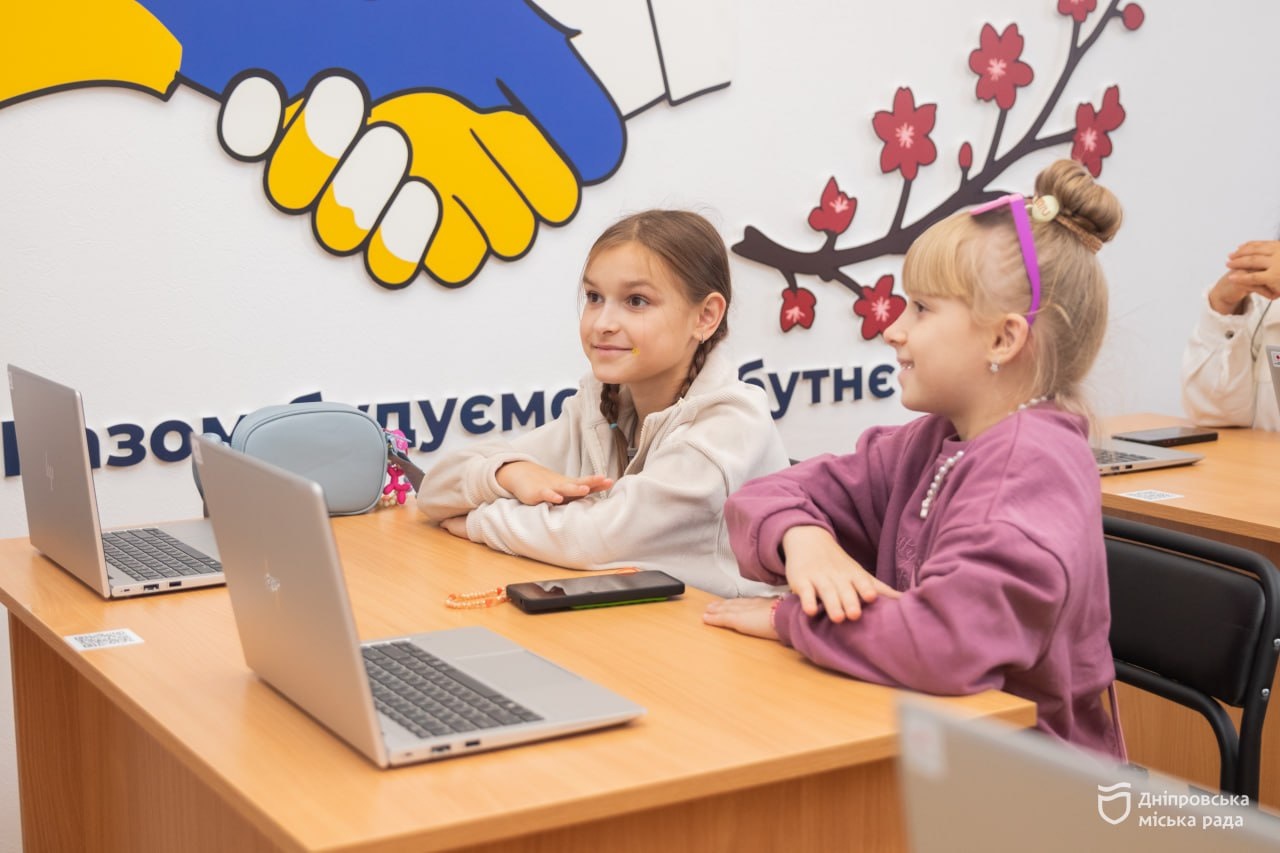 У Дніпрі відкрили Цифровий освітній центр Рубіжанської громади: безкоштовні заняття з робототехніки, математики та інформатики - 25.09.2026