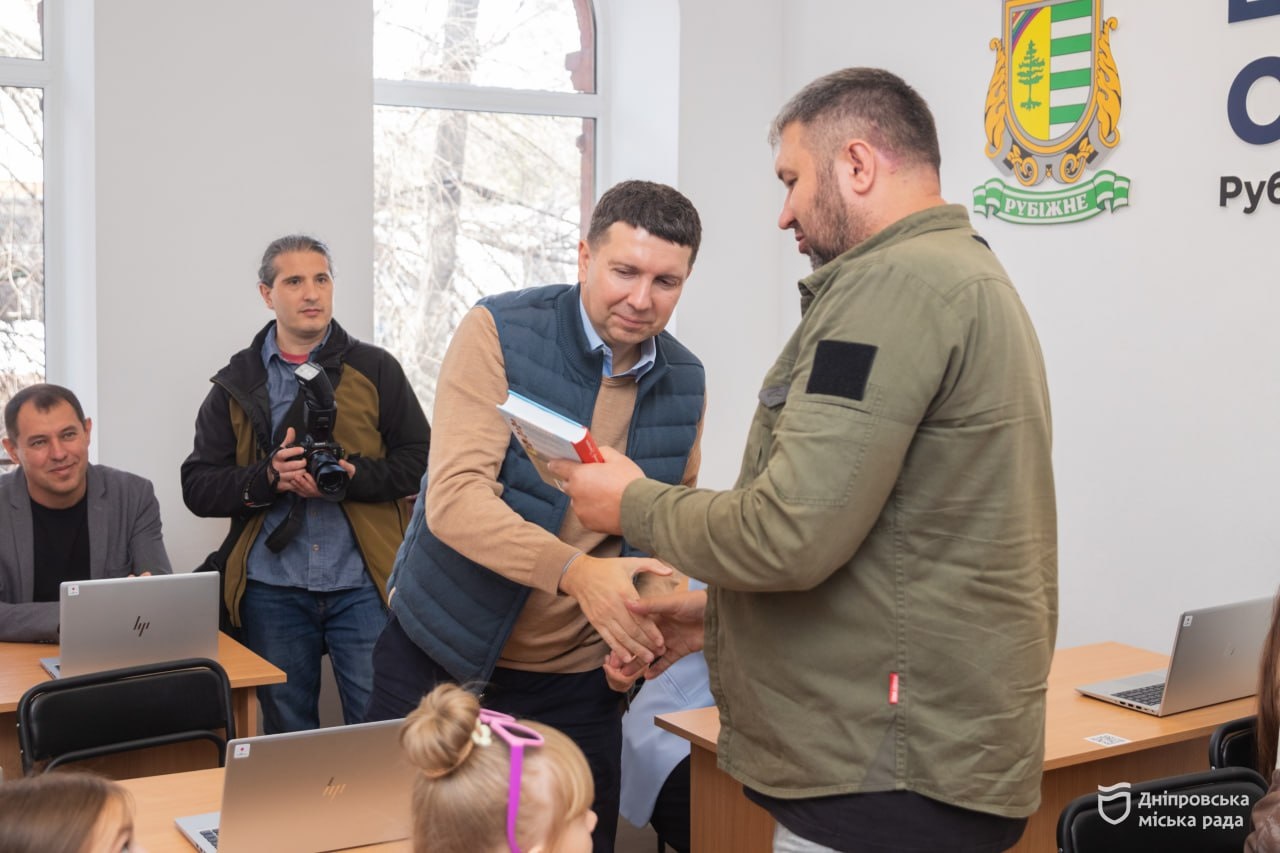 У Дніпрі відкрили Цифровий освітній центр Рубіжанської громади: безкоштовні заняття з робототехніки, математики та інформатики - 25.09.2026