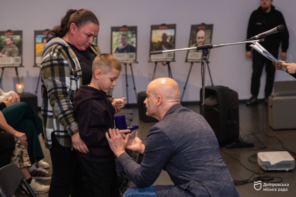 У Дніпрі ще 21 родині загиблих захисників вручили пам’ятні медалі «Захиснику Вітчизни» - 30.09.2026