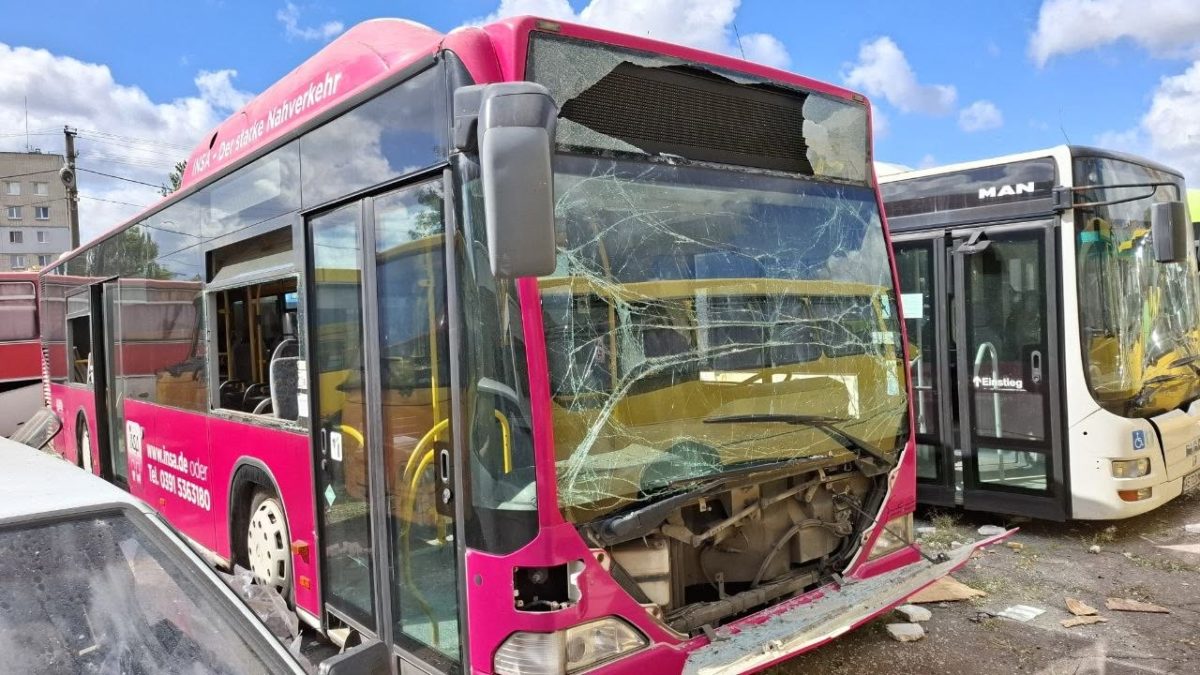 У Дніпрі російський удар зруйнував будівлю АТП та пошкодив 71 автобус - 08.09.2026