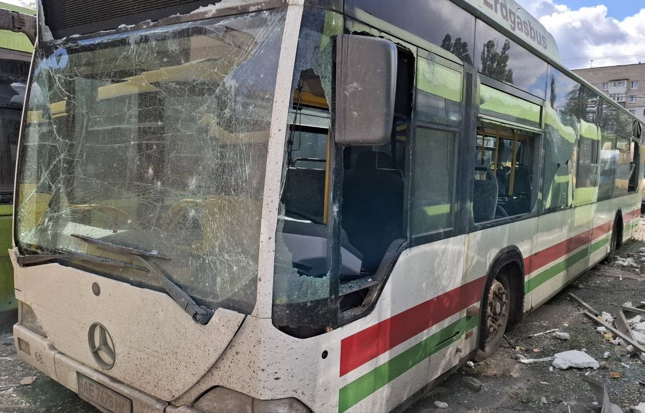 У Дніпрі російський удар зруйнував будівлю АТП та пошкодив 71 автобус - 08.09.2026