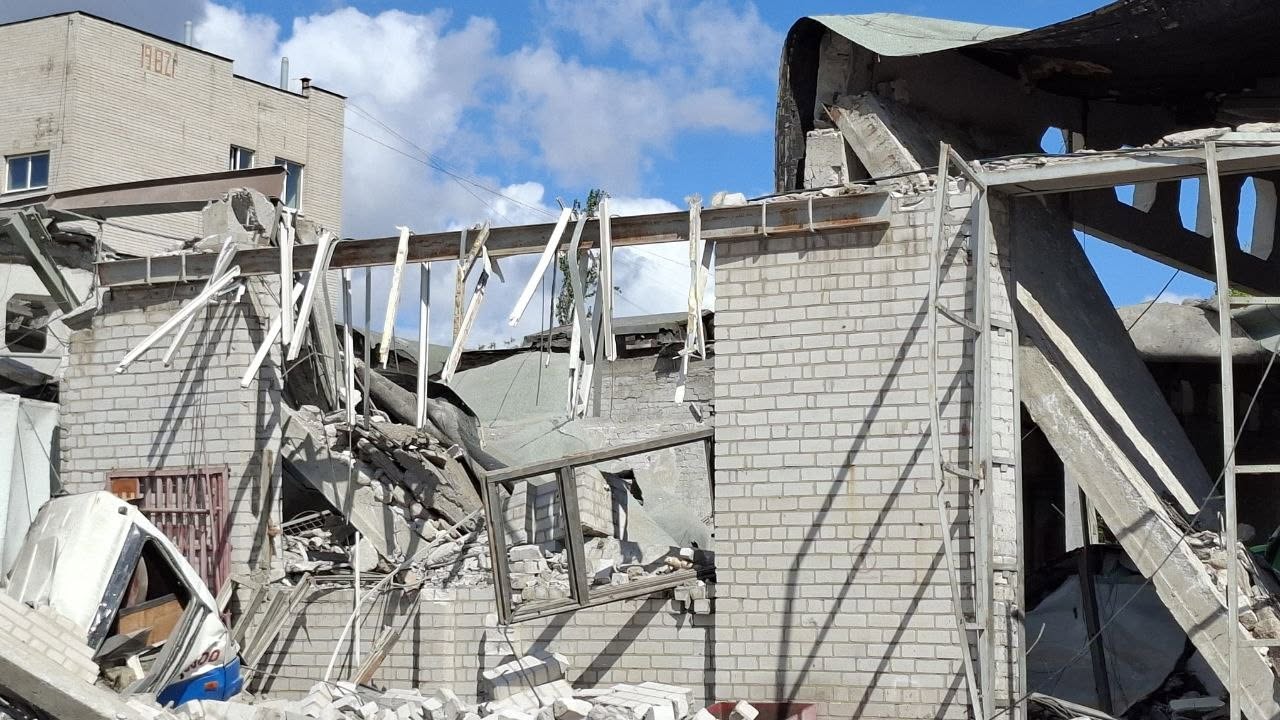 У Дніпрі російський удар зруйнував будівлю АТП та пошкодив 71 автобус - 08.09.2026