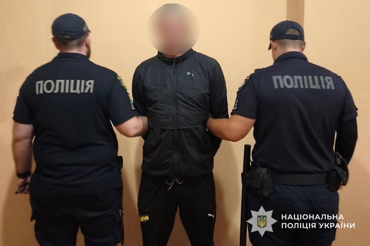 У Дніпрі поліція затримала двох чоловіків за розбійний напад на військовослужбовця ЗСУ - 10.09.2026