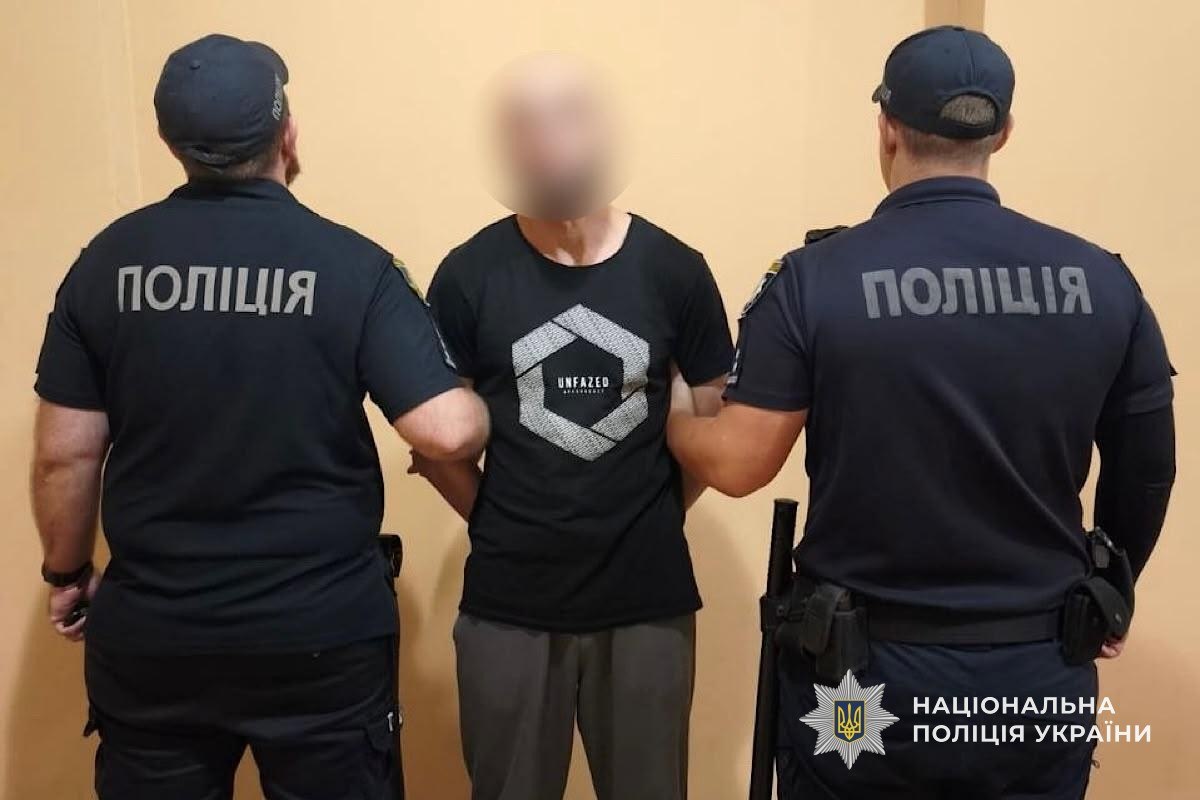 У Дніпрі поліція затримала двох чоловіків за розбійний напад на військовослужбовця ЗСУ - 10.09.2026