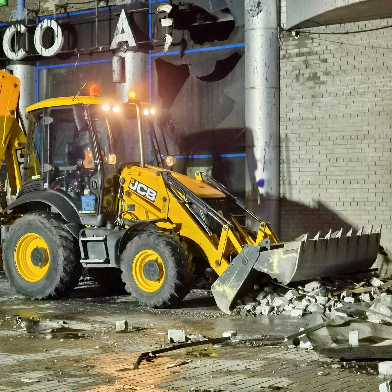 Понад 15 тонн уламків вивезли у Дніпрі після атаки на ТЦ – Борис Філатов - 20.09.2026
