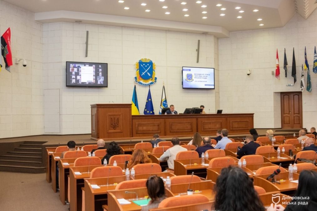 Працюємо разом із рідним містом, щоб тут була сильна освіта для молоді. У Дніпрі під час сесії Філатов вручив нагороди трудовим колективам різних вишів - 23.09.2026