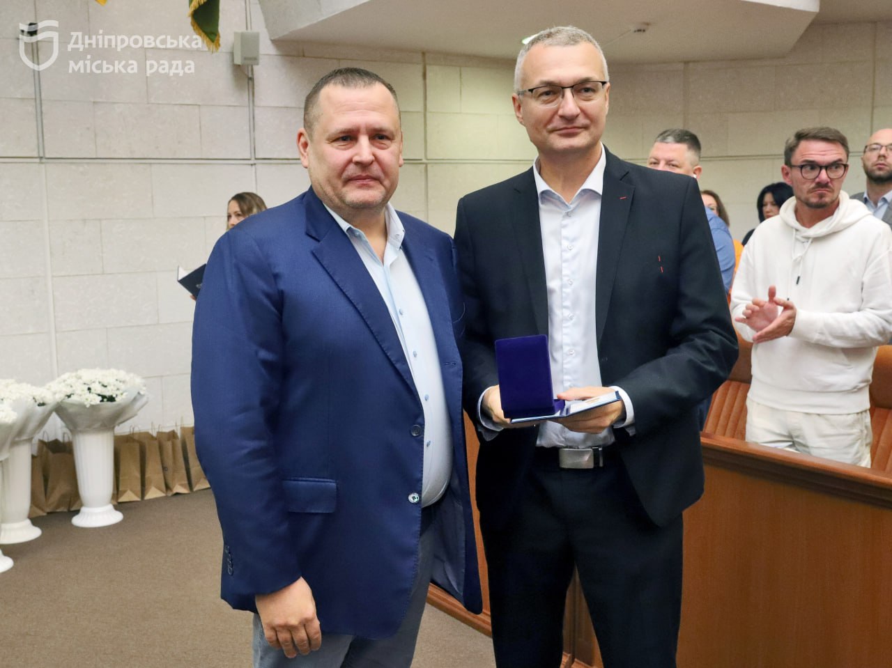 Працюємо разом із рідним містом, щоб тут була сильна освіта для молоді. У Дніпрі під час сесії Філатов вручив нагороди трудовим колективам різних вишів - 23.09.2026