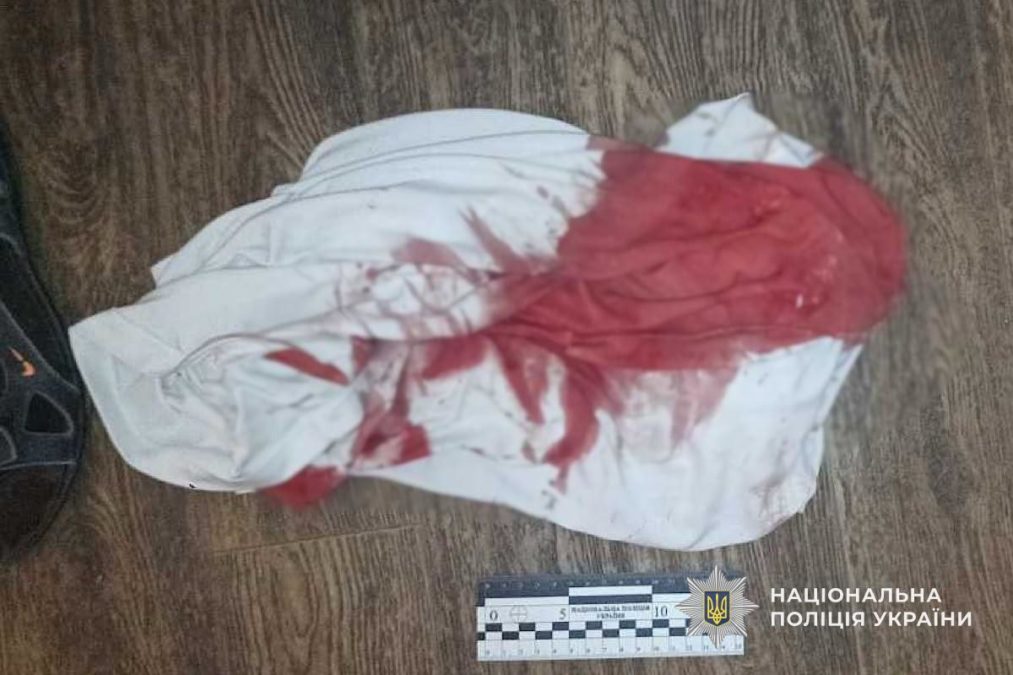 Жорстока різанина в Нікополі: господар помешкання накинувся з ножем на знайомого - 24.09.2026 Жорстока різанина в Нікополі: господар помешкання накинувся з ножем на знайомого - 24.09.2026