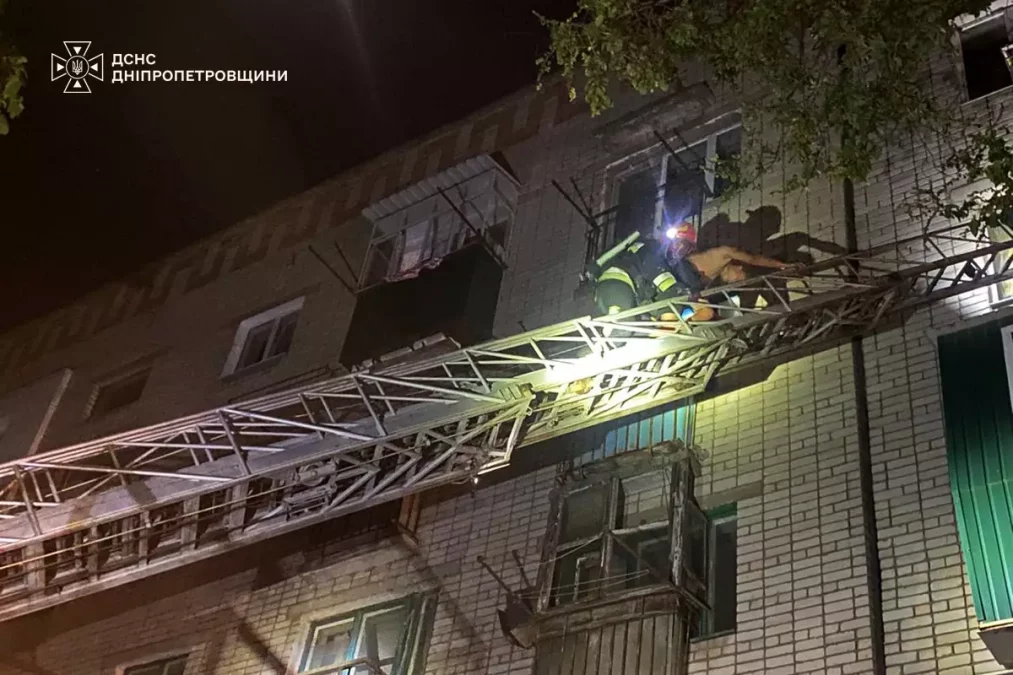 Пожежа у п’ятиповерхівці на Дніпропетровщині врятували двох підлітків