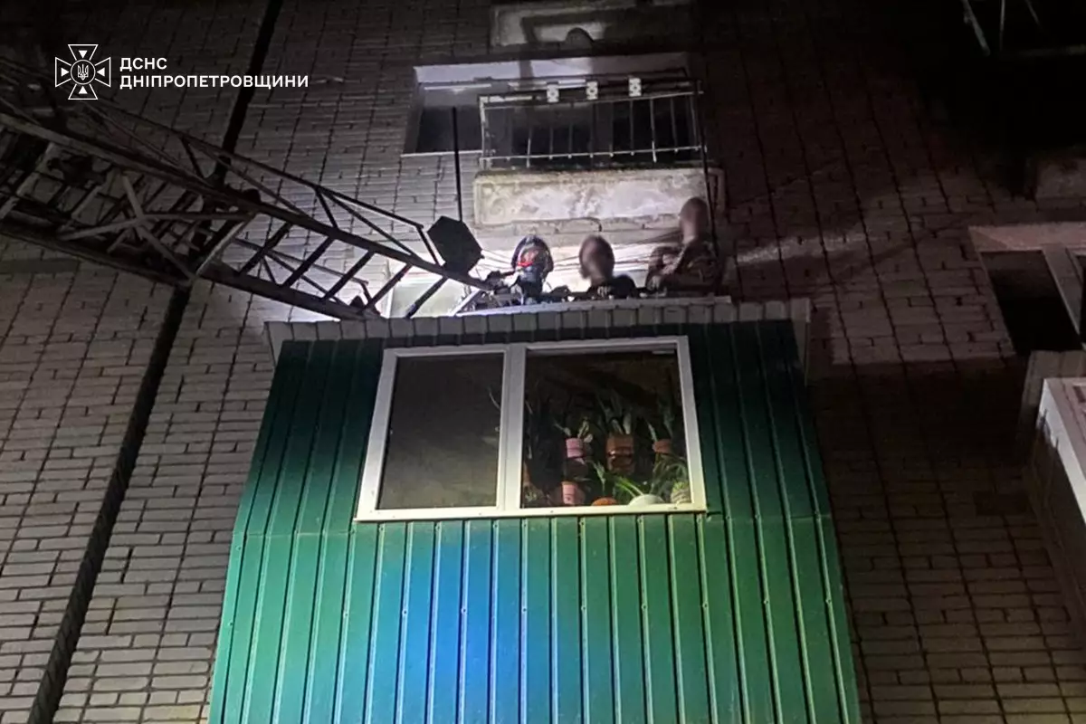 Пожежа у п’ятиповерхівці на Дніпропетровщині врятували двох підлітків