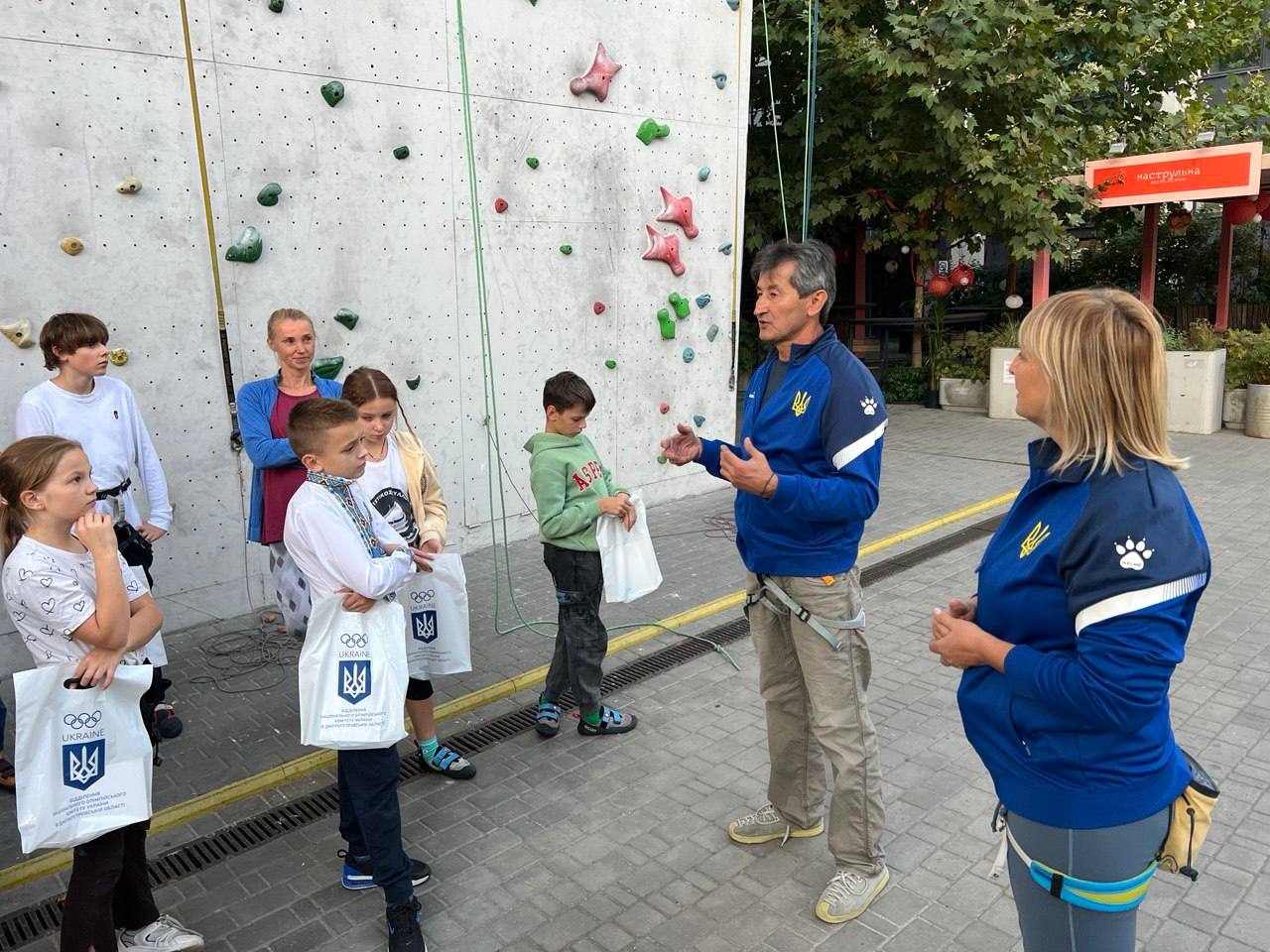 У Дніпрі юні скелелази взяли участь в Олімпійському уроці