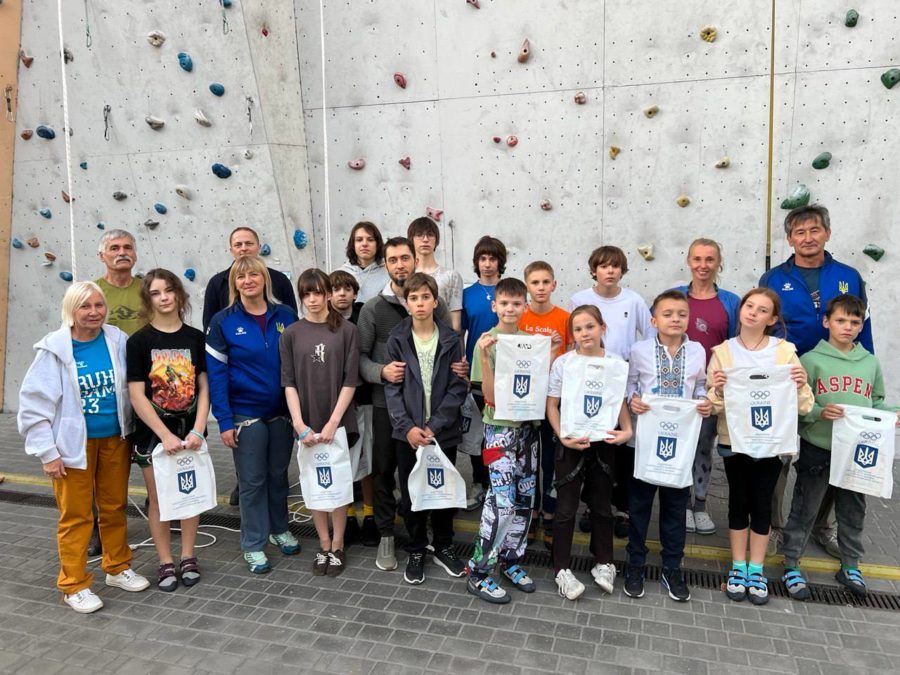 У Дніпрі юні скелелази взяли участь в Олімпійському уроці