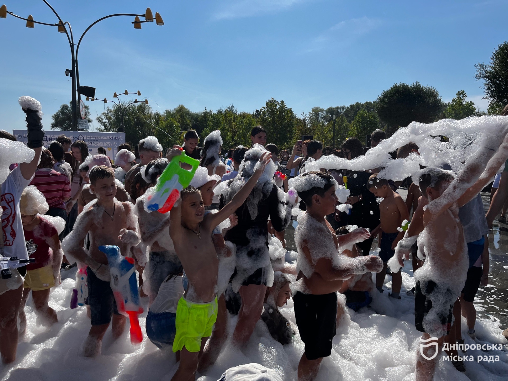 Водяні пістолети, конкурси та пінна вечірка: у Дніпрі до 500- річчя міста провели фестиваль «Воля на хвилях»