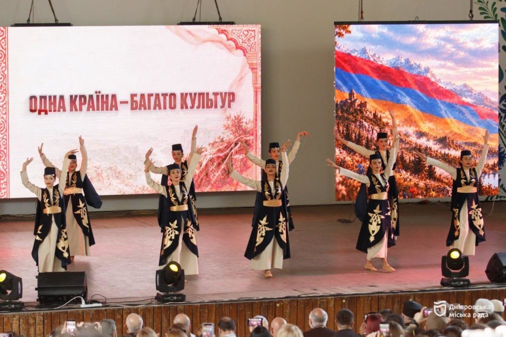 У Дніпрі у парку Шевченка провели етно концерт «Одна країна — багато культур» 20 09 2026