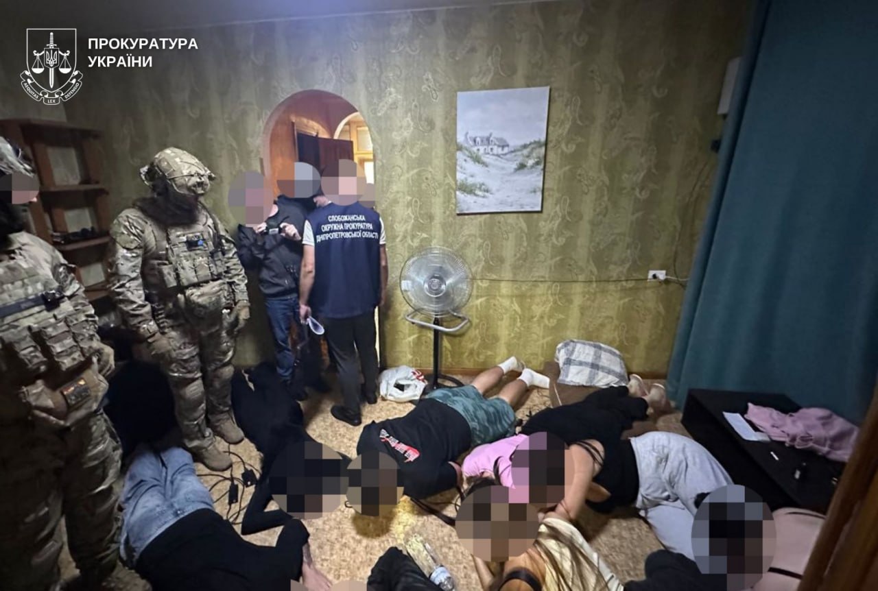 У Дніпрі викрили шахрайські call центри вилучили понад 300 одиниць техніки та 600 тисяч гривень
