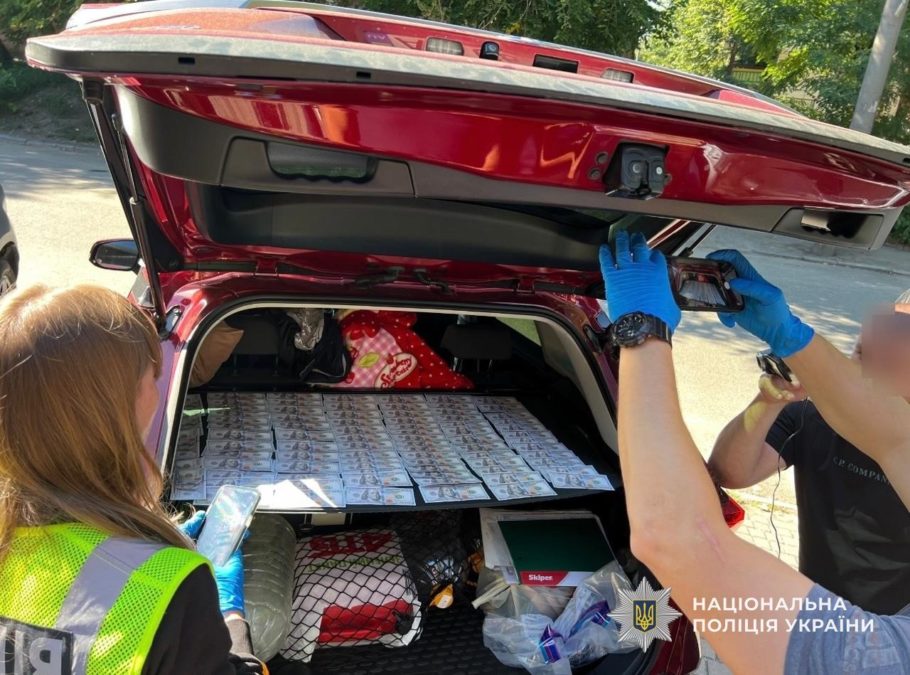 У Дніпрі за 8 5 тис дол переправляли військовозобов’язаних за кордон під виглядом фіктивного працевлаштування з бронюванням