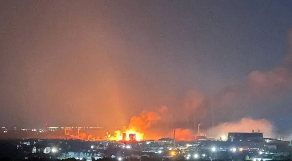 Ворожа атака на промислове підприємство у Камʼянському забрала життя п’ятьох людей Ще п’ятеро постраждали