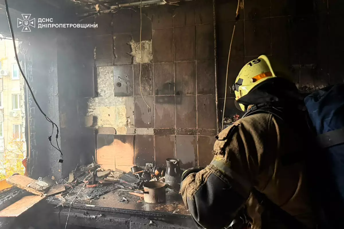 Пожежа в багатоповерхівці Дніпра: з квартири на восьмому поверсі врятували жінку - 31.10.2026