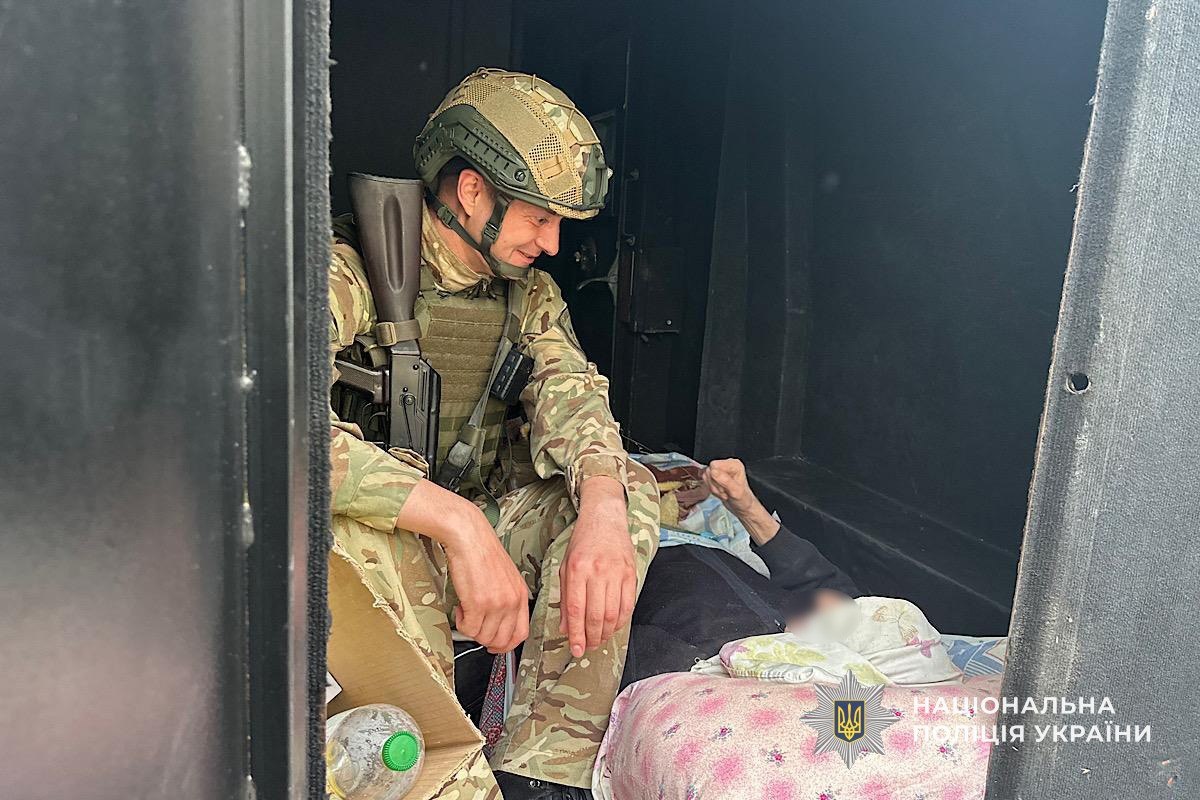 «Білі Янголи» за рік евакуювали з Нікопольського району майже півтисячі людей - 01.10.2026