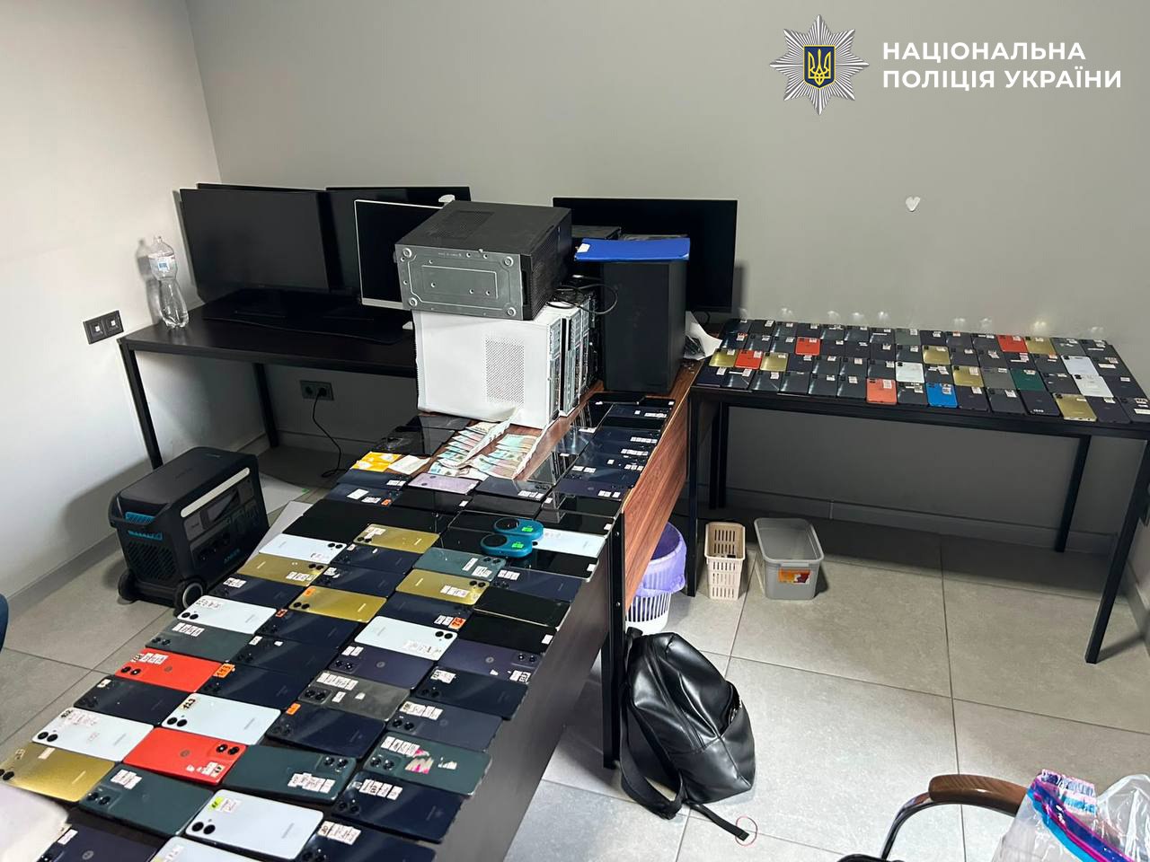 У Дніпрі викрили мережу шахрайських call-центрів: вилучили гроші, зброю та автомобілі - 01.10.2026