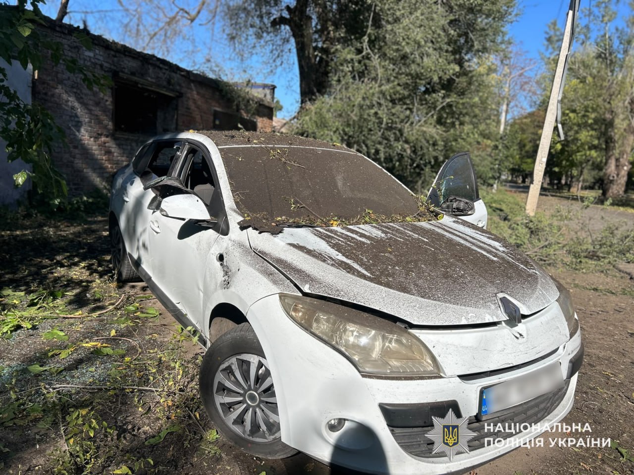 Поліція показала наслідки атак на Дніпропетровщину: одна людина загинула, ще девʼятеро постраждали - 06.10.2026