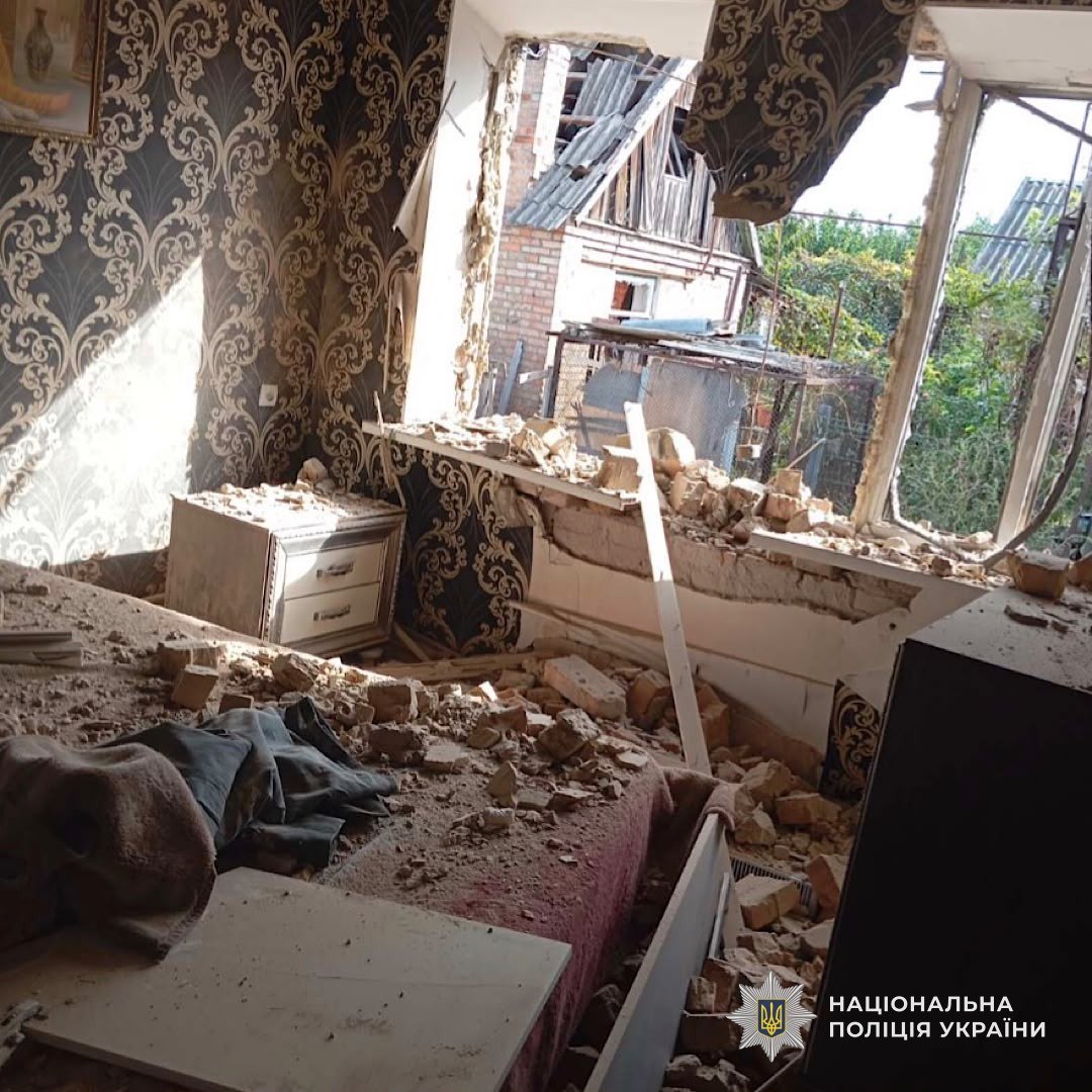Поліція показала наслідки атак на Дніпропетровщину: одна людина загинула, ще восьмеро постраждали - 06.10.2026