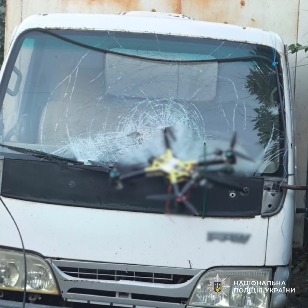 Поліція показала наслідки атак на Дніпропетровщину: одна людина загинула, ще восьмеро постраждали - 06.10.2026