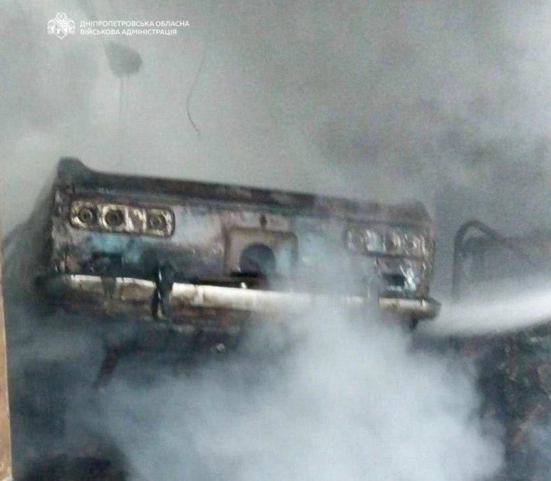 Ворожа атака на Дніпро: згоріли приватний гараж та автівка - 13.10.2026