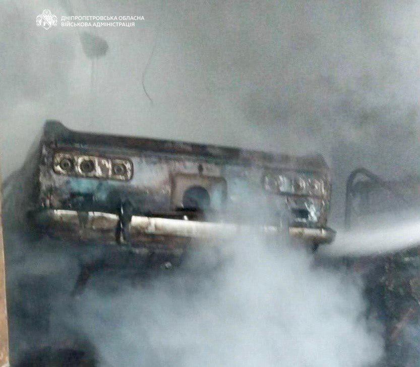 Ворожа атака на Дніпро: згоріли приватний гараж та автівка - 13.10.2026