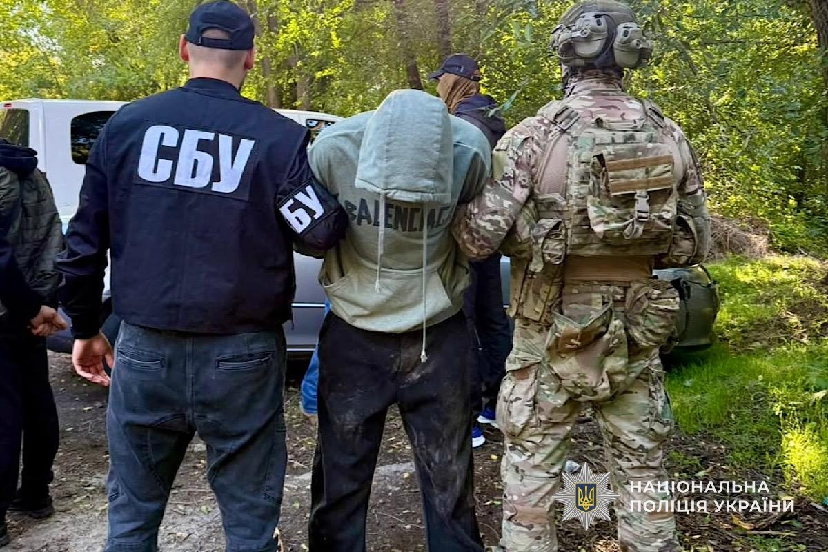 Понад 3,5 тисячі набоїв і шість одиниць зброї: у Дніпрі викрили торговця - 15.10.2026