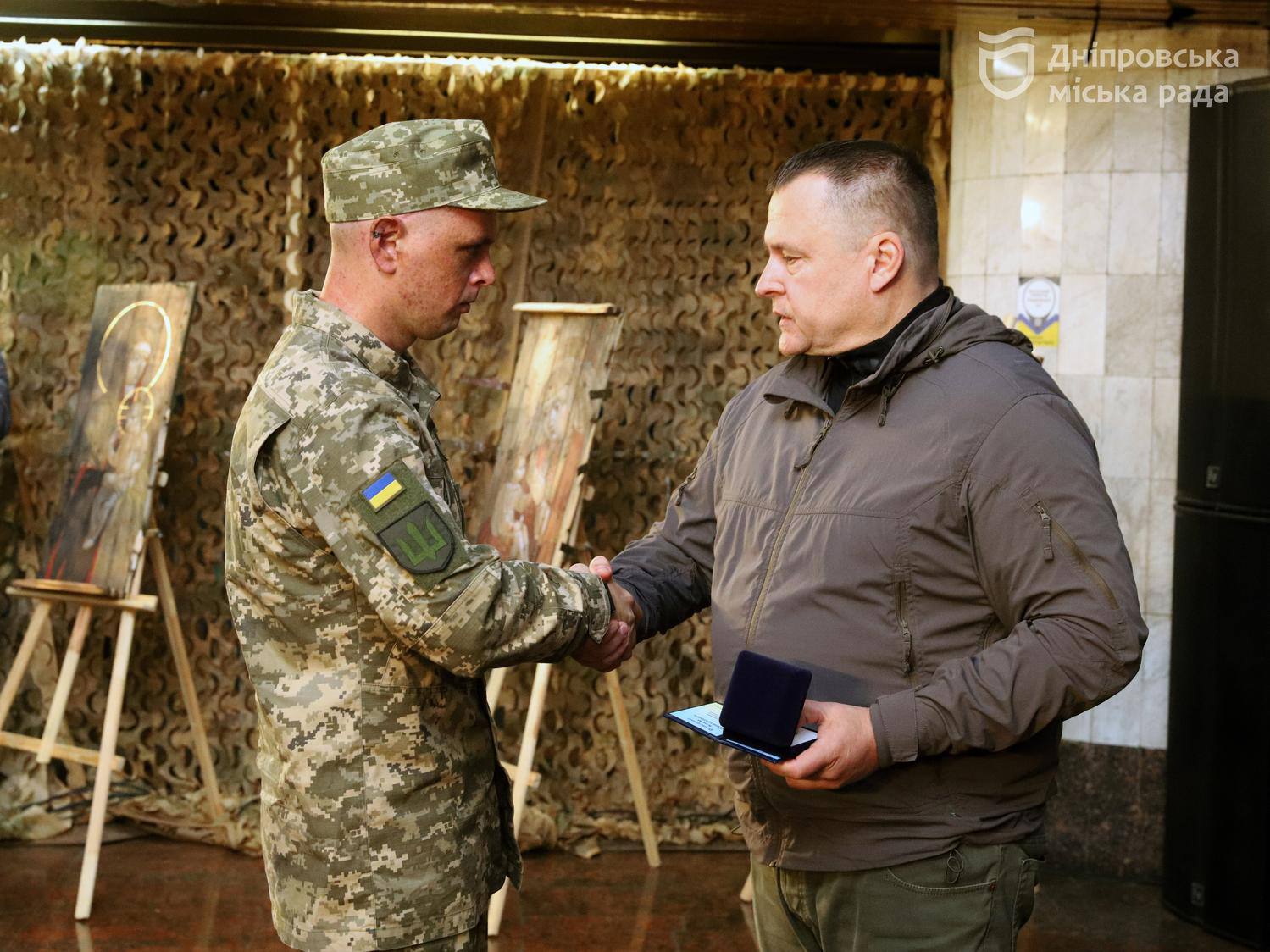 Керівник ДніпроОВА Ганжа та мер Філатов взяли участь у вшануванні пам’яті полеглих оборонців Державної спеціальної служби транспорту - 17.10.2026