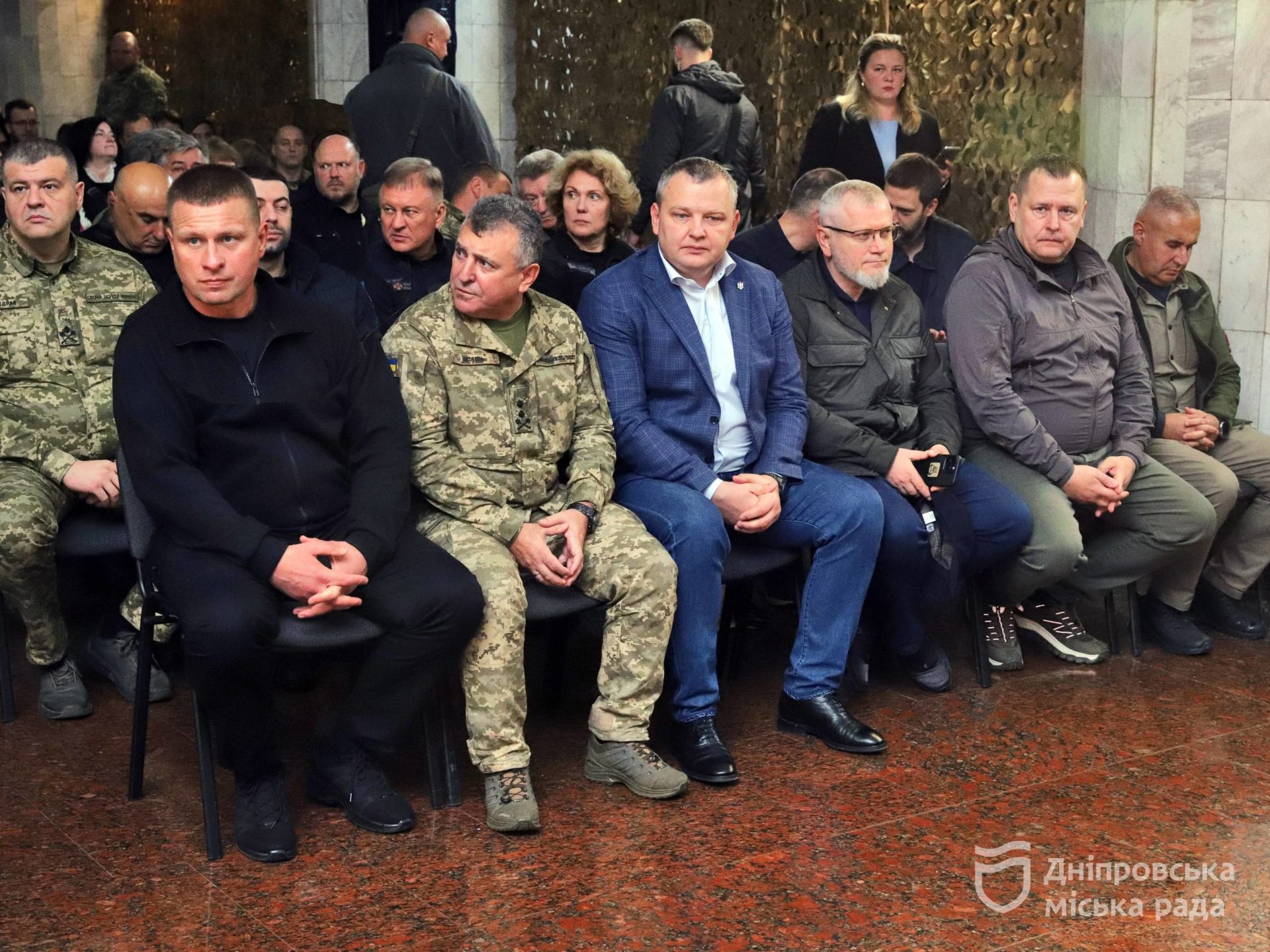 Керівник ДніпроОВА Ганжа та мер Філатов взяли участь у вшануванні пам’яті полеглих оборонців Державної спеціальної служби транспорту - 17.10.2026
