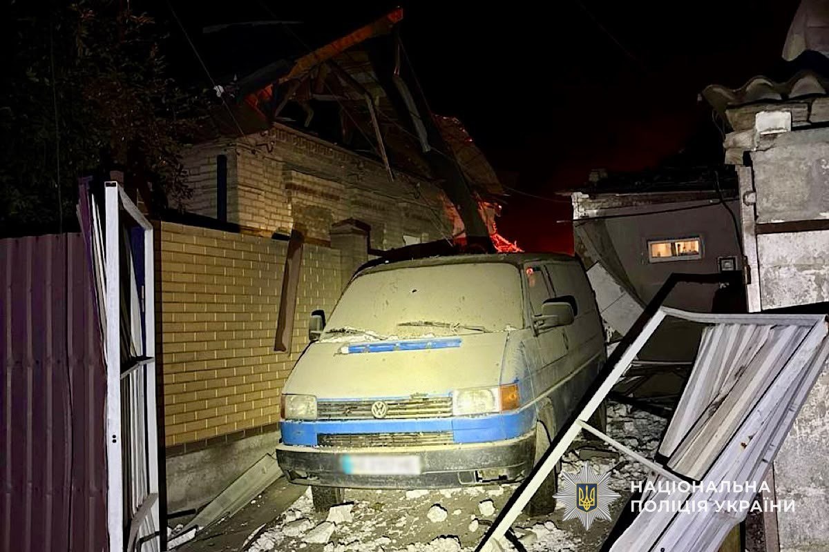 Поліція документує наслідки російських атак на Дніпро та Нікопольщину: постраждали дві жінки - 19.10.2026