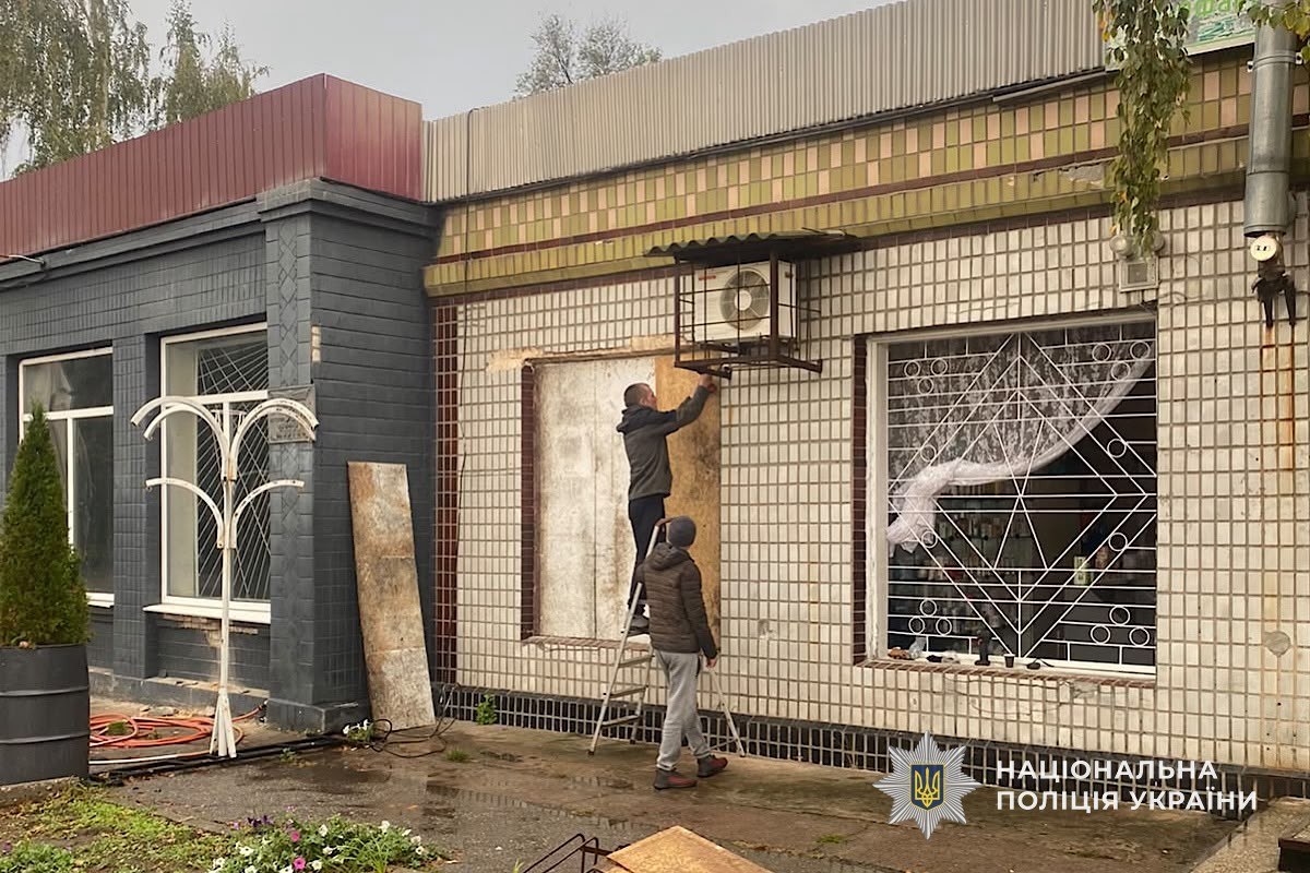 Поліція документує наслідки російських атак на Дніпро та Нікопольщину: постраждали дві жінки - 19.10.2026