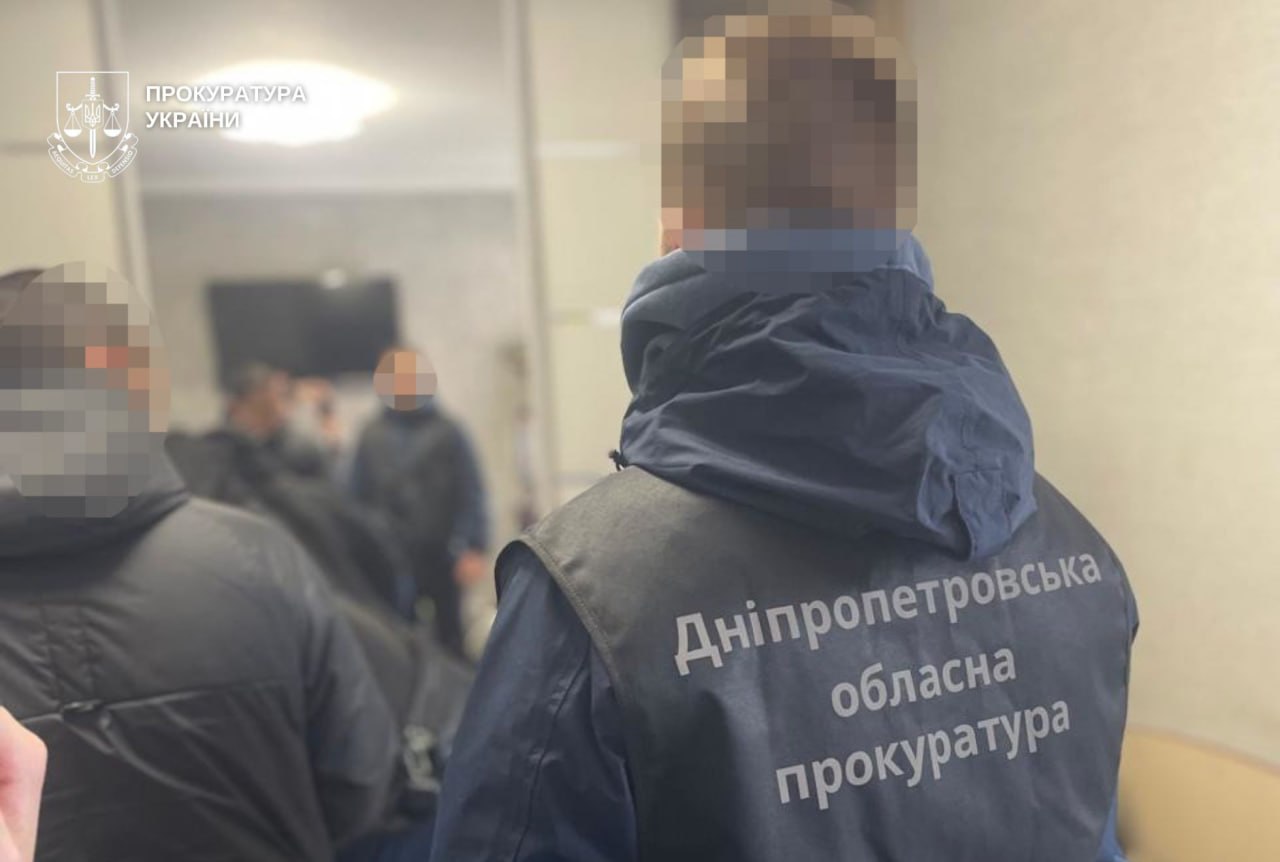 На Дніпропетровщині судитимуть групу, яка виманила майже 1 млн грн через фейкову «єДопомогу» - 27.10.2026