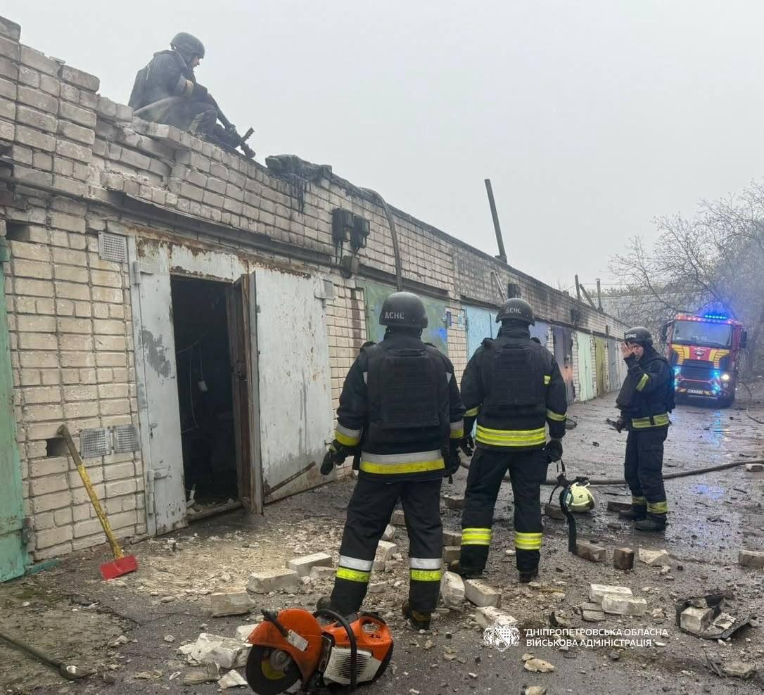 росіяни атакували передмістя Дніпра: загорілися гаражі - 31.10.2026