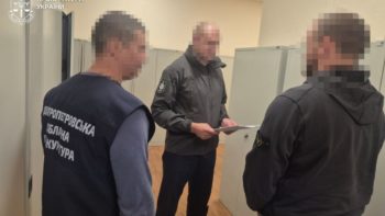 Поліцейські напали на жителя Нікополя та відібрали кошти