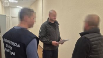 Поліцейські напали на жителя Нікополя та відібрали кошти