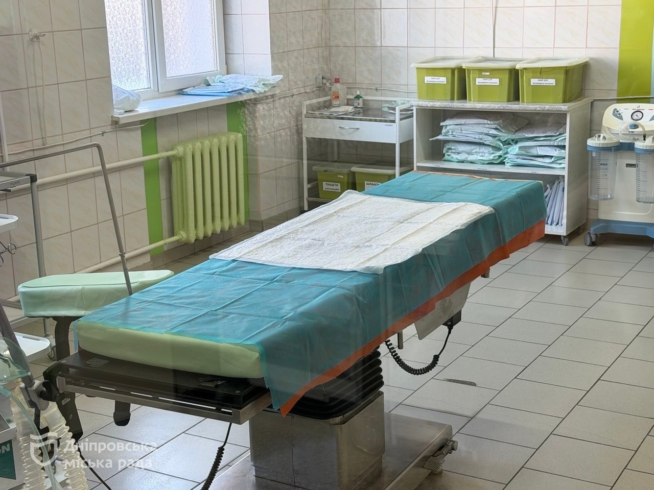 Лікарні Дніпра отримали гуманітарну допомогу — 1000 стерильних комплектів спрямують в операційні - 01.10.2026