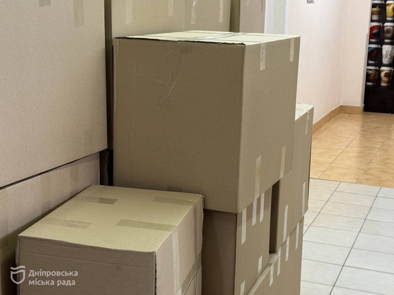 Лікарні Дніпра отримали гуманітарну допомогу — 1000 стерильних комплектів спрямують в операційні - 01.10.2026