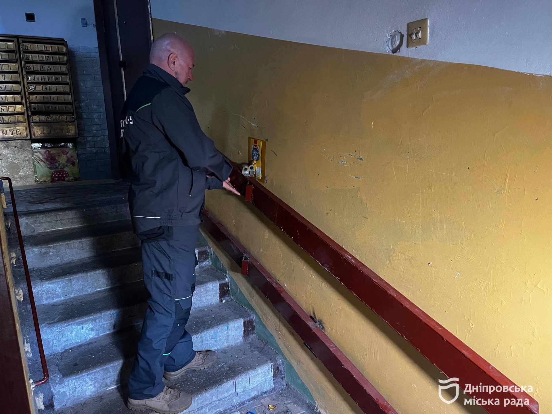 Поручні, пандуси та допоміжні конструкції: у Дніпрі продовжують облаштовувати безбар’єрний доступ до будинків - 02.10.2026
